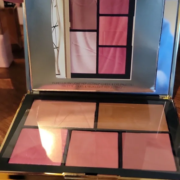 NARS Makeup Set with Pink and Red Shades - Picture 4 of 12